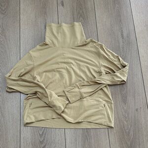 Lululemon ready to rulu turtleneck top excellent condition